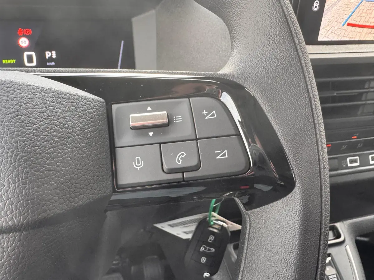 EV L3 75 kWh €14.740 korting!! | 16" stalen velgen | Elektrisch bedienbare en verwarmbare buitenspiegels | Elektrische parkeerrem