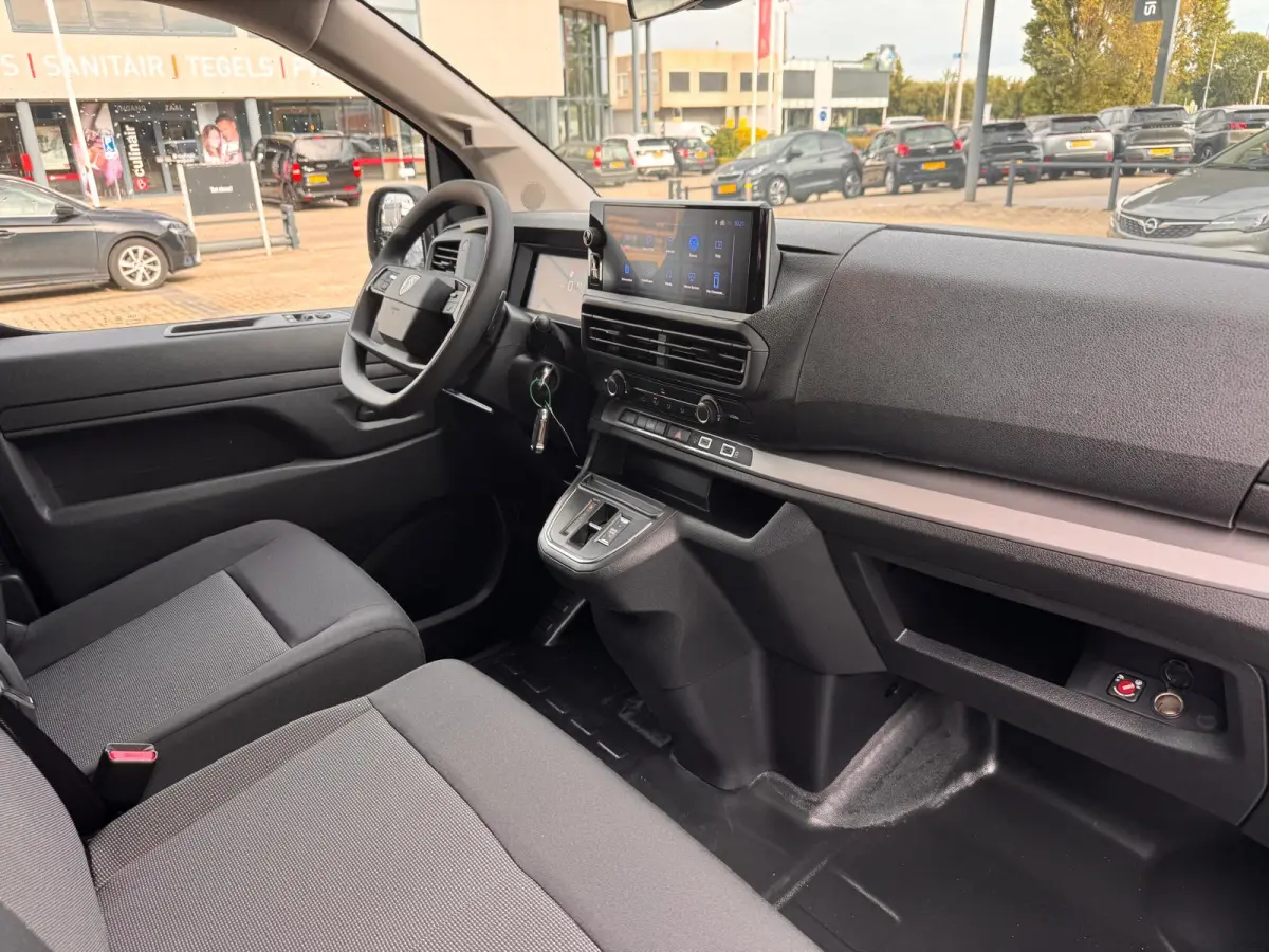 EV L3 75 kWh €14.740 korting!! | 16" stalen velgen | Elektrisch bedienbare en verwarmbare buitenspiegels | Elektrische parkeerrem