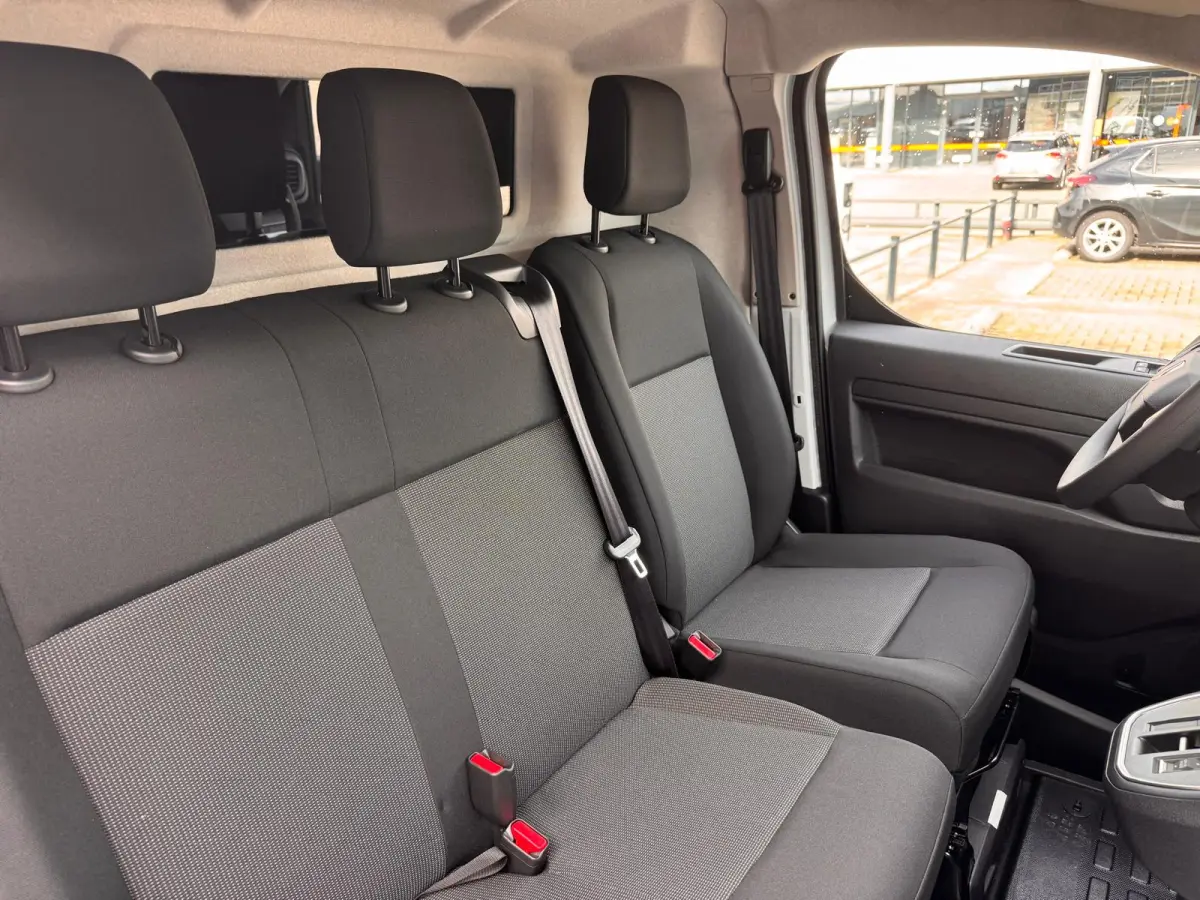 EV L3 75 kWh €14.740 korting!! | 16" stalen velgen | Elektrisch bedienbare en verwarmbare buitenspiegels | Elektrische parkeerrem