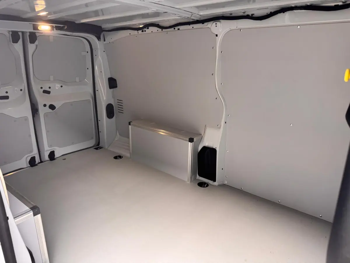 EV L3 75 kWh €14.740 korting!! | 16" stalen velgen | Elektrisch bedienbare en verwarmbare buitenspiegels | Elektrische parkeerrem