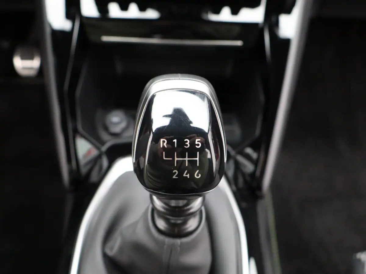 1.2 PureTech 100 GT Navi | Camera | Carplay | 17'' LMV| Cruise | Clima | PDC V+A |