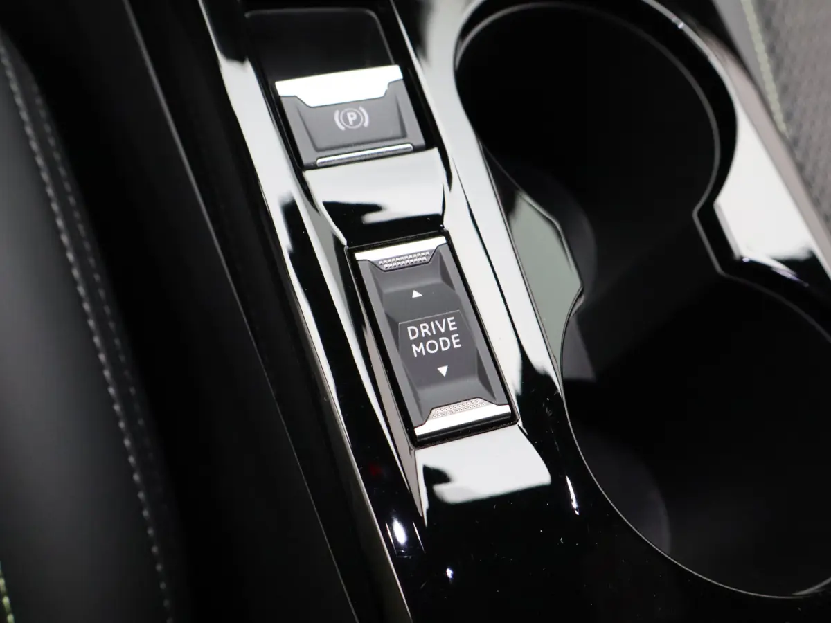 1.2 PureTech 100 GT Navi | Camera | Carplay | 17'' LMV| Cruise | Clima | PDC V+A |