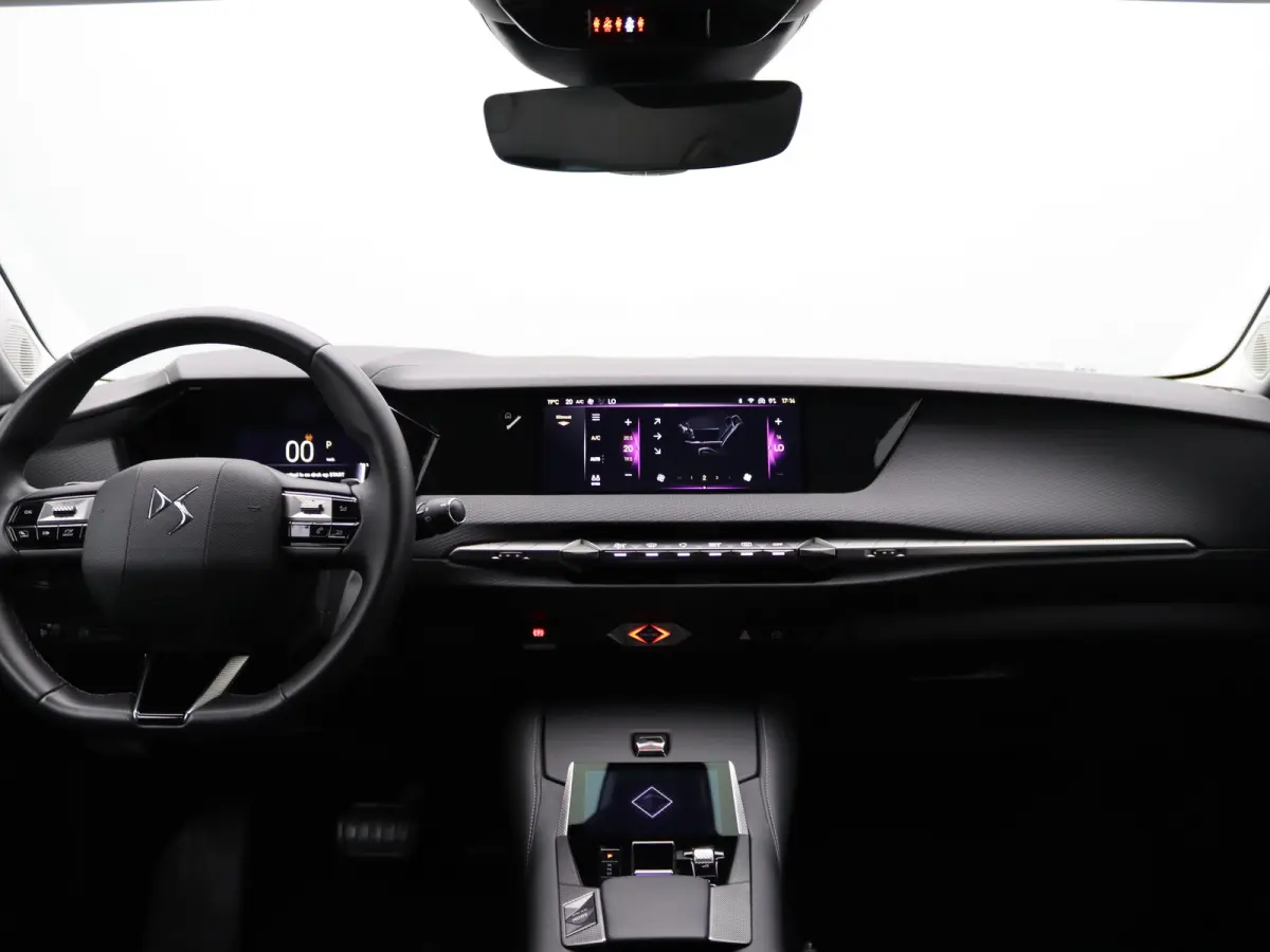 1.2 PureTech Bastille Camera | Apple Carplay/Android Auto | Cruise Control | Keyless | 19" Lichtmetalen Velgen | Parkeersenosren Voor en Achter