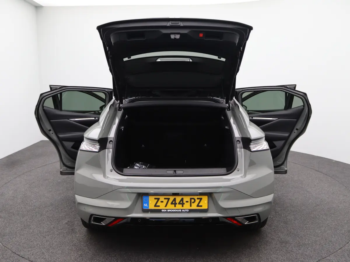 1.2 PureTech Bastille Camera | Apple Carplay/Android Auto | Cruise Control | Keyless | 19" Lichtmetalen Velgen | Parkeersenosren Voor en Achter