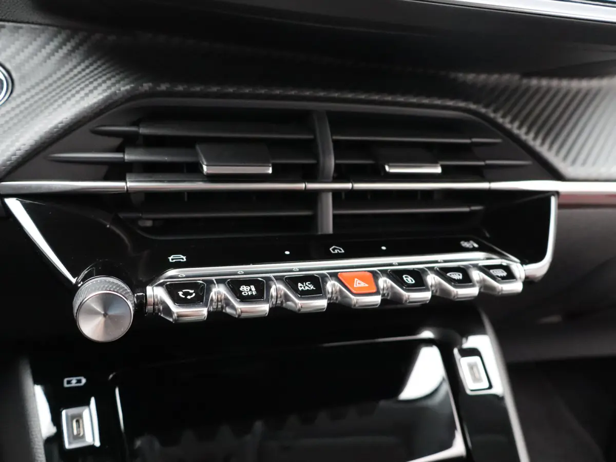 1.2 PureTech 100 Allure 1e Eigenaar | Parkeersenoren Voor en Achter | Camera | Climate Control | Apple Carplay/Android Auto | Cruise Control