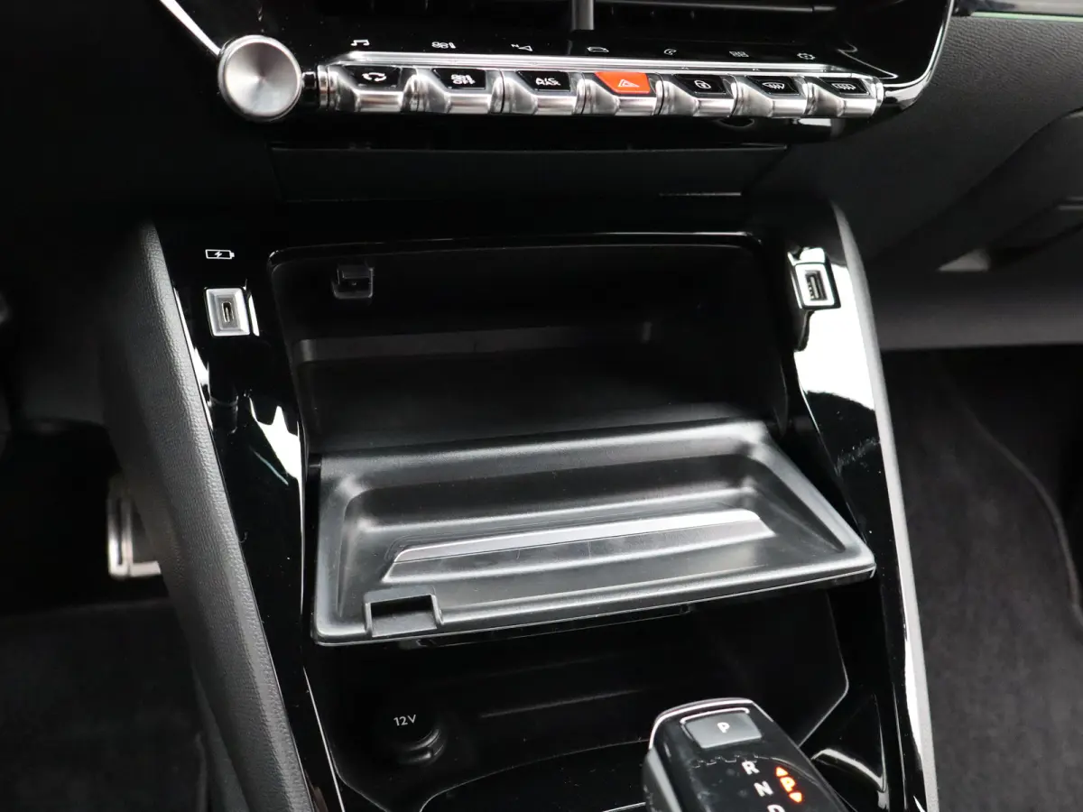 1.2 PureTech GT Pack Automaat | Cruise Control | Keyless | Camera | Climate Control | Appel Carplay/Android auto | 17" Lichtmetalen Velgen