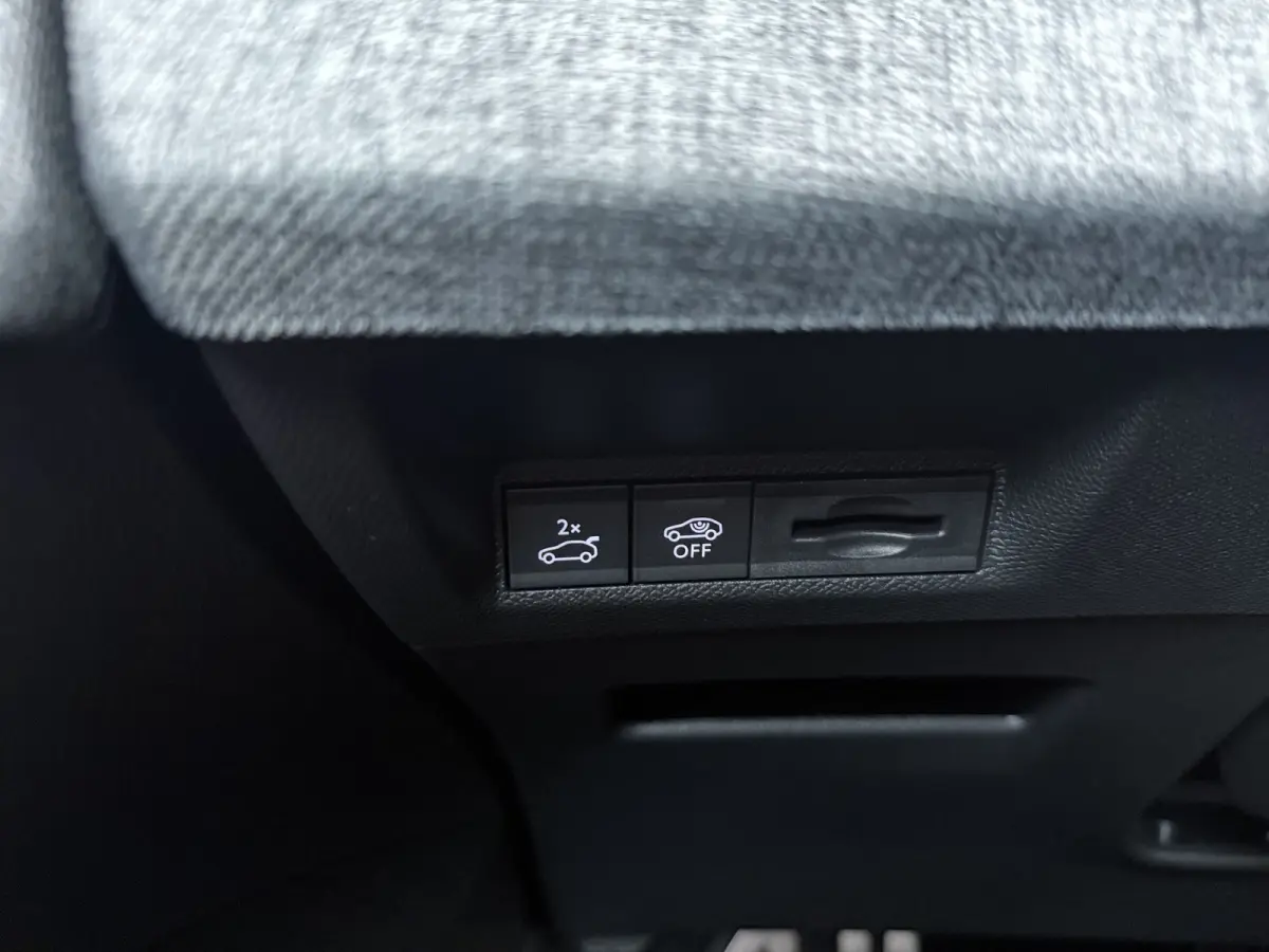 | Demo Deal | 1.2 Hybrid 145 GT | Dodehoek detectie | Keyless entry | Matrix LED koplampen