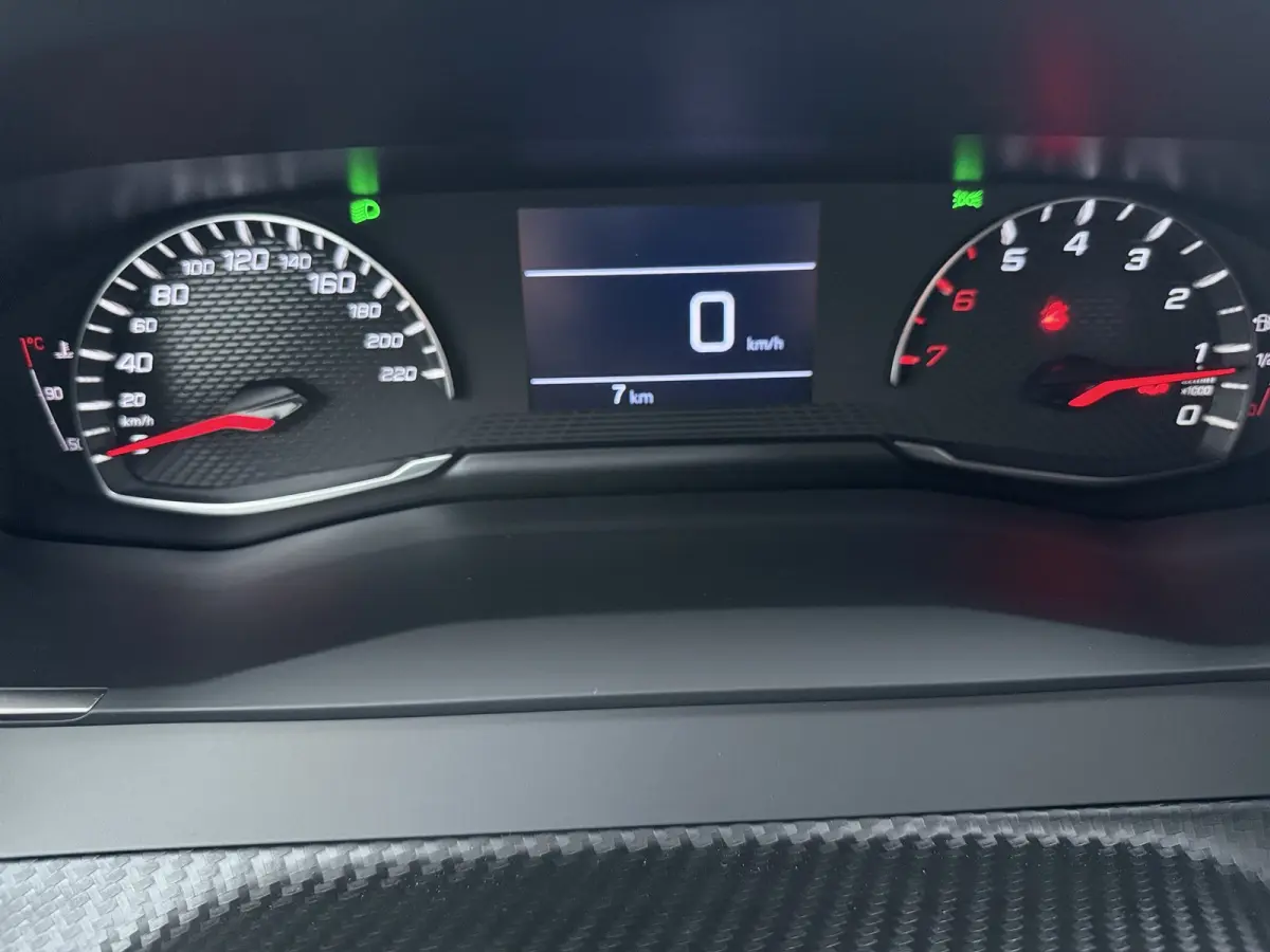 | Demo Deal | Business | 10" HD-touchscreen met PEUGEOT i-Connect® Advanced Navigatie | Donkere hemelbekleding | Extra getinte achterste zijruiten en achterruit
