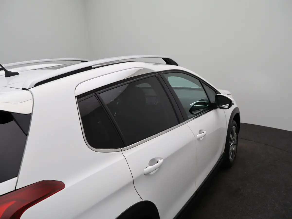 1.2 PureTech Allure Panormadak | Parkeersenoren | Camera | Navigatie | Climat Control | Cruise Control | 17" Lichtmetalen Velgen