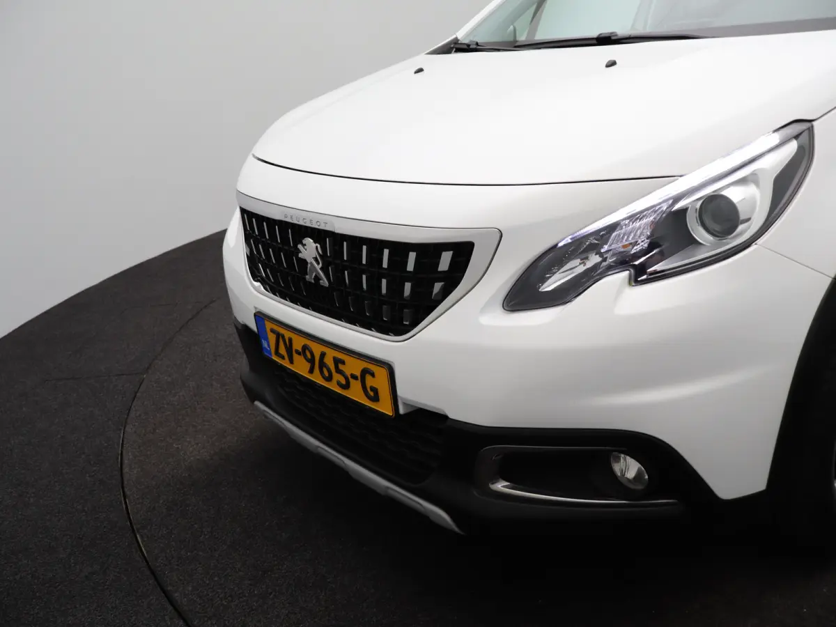 1.2 PureTech Allure Panormadak | Parkeersenoren | Camera | Navigatie | Climat Control | Cruise Control | 17" Lichtmetalen Velgen