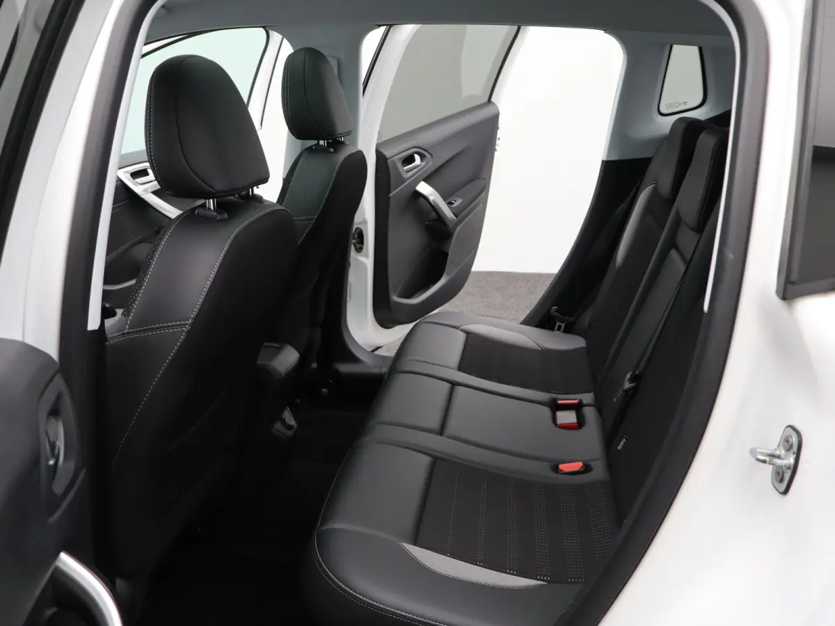 1.2 PureTech Allure Panormadak | Parkeersenoren | Camera | Navigatie | Climat Control | Cruise Control | 17" Lichtmetalen Velgen