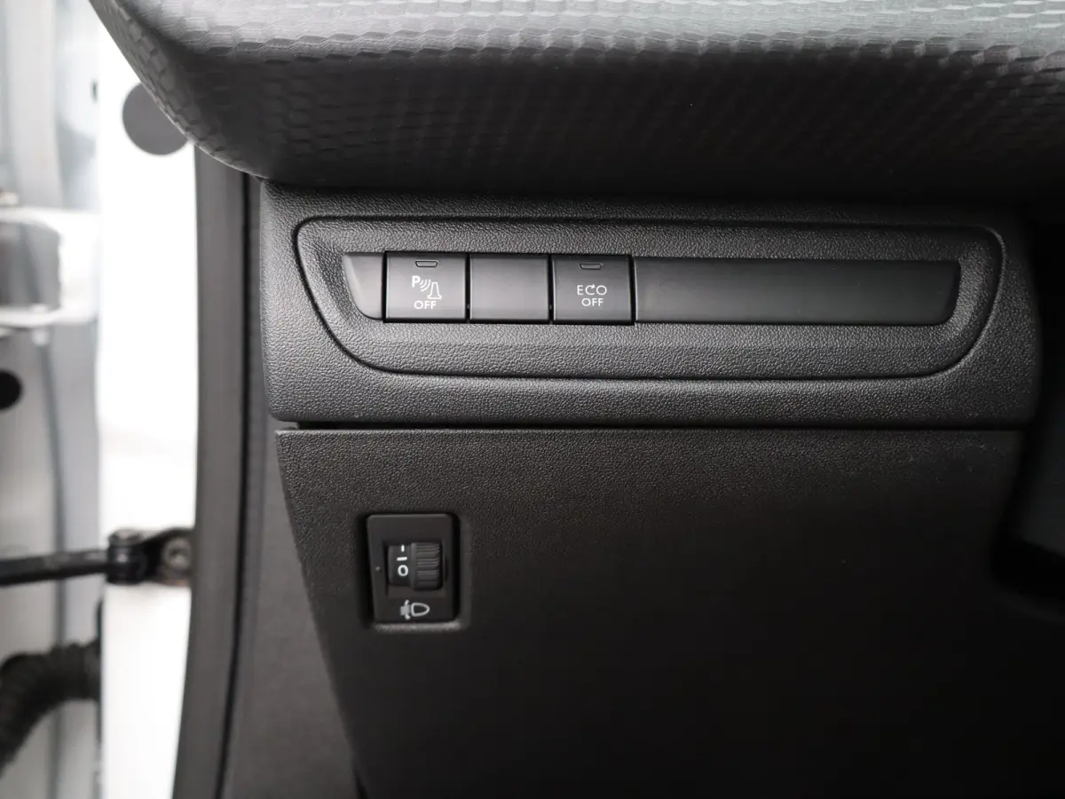 1.2 PureTech Allure Panormadak | Parkeersenoren | Camera | Navigatie | Climat Control | Cruise Control | 17" Lichtmetalen Velgen