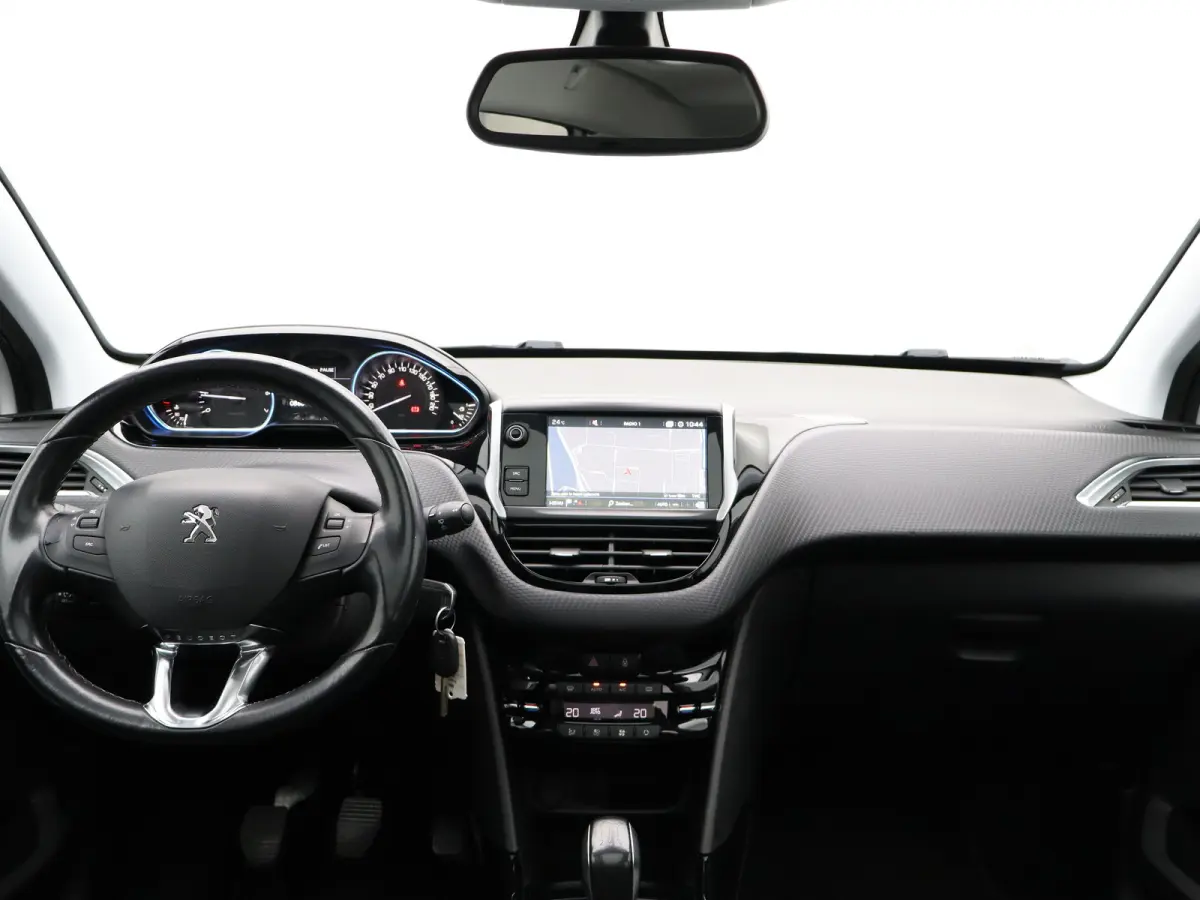 1.2 PureTech Allure Panormadak | Parkeersenoren | Camera | Navigatie | Climat Control | Cruise Control | 17" Lichtmetalen Velgen