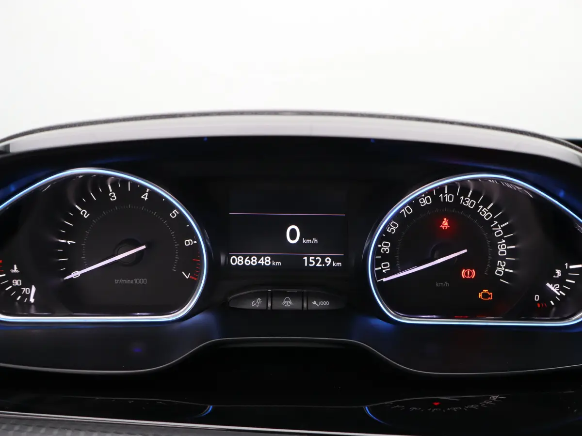 1.2 PureTech Allure Panormadak | Parkeersenoren | Camera | Navigatie | Climat Control | Cruise Control | 17" Lichtmetalen Velgen