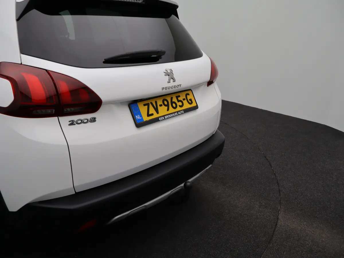 1.2 PureTech Allure Panormadak | Parkeersenoren | Camera | Navigatie | Climat Control | Cruise Control | 17" Lichtmetalen Velgen