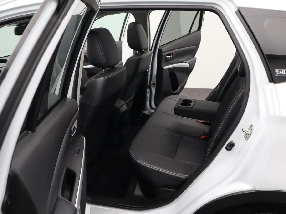 1.4 Boosterjet High Executive Stoelverwarming | Apple Carplay/Android Auto | Adaptieve Cruise Control | Navigatie | Camera | Parkeensenoren Voor en Achter