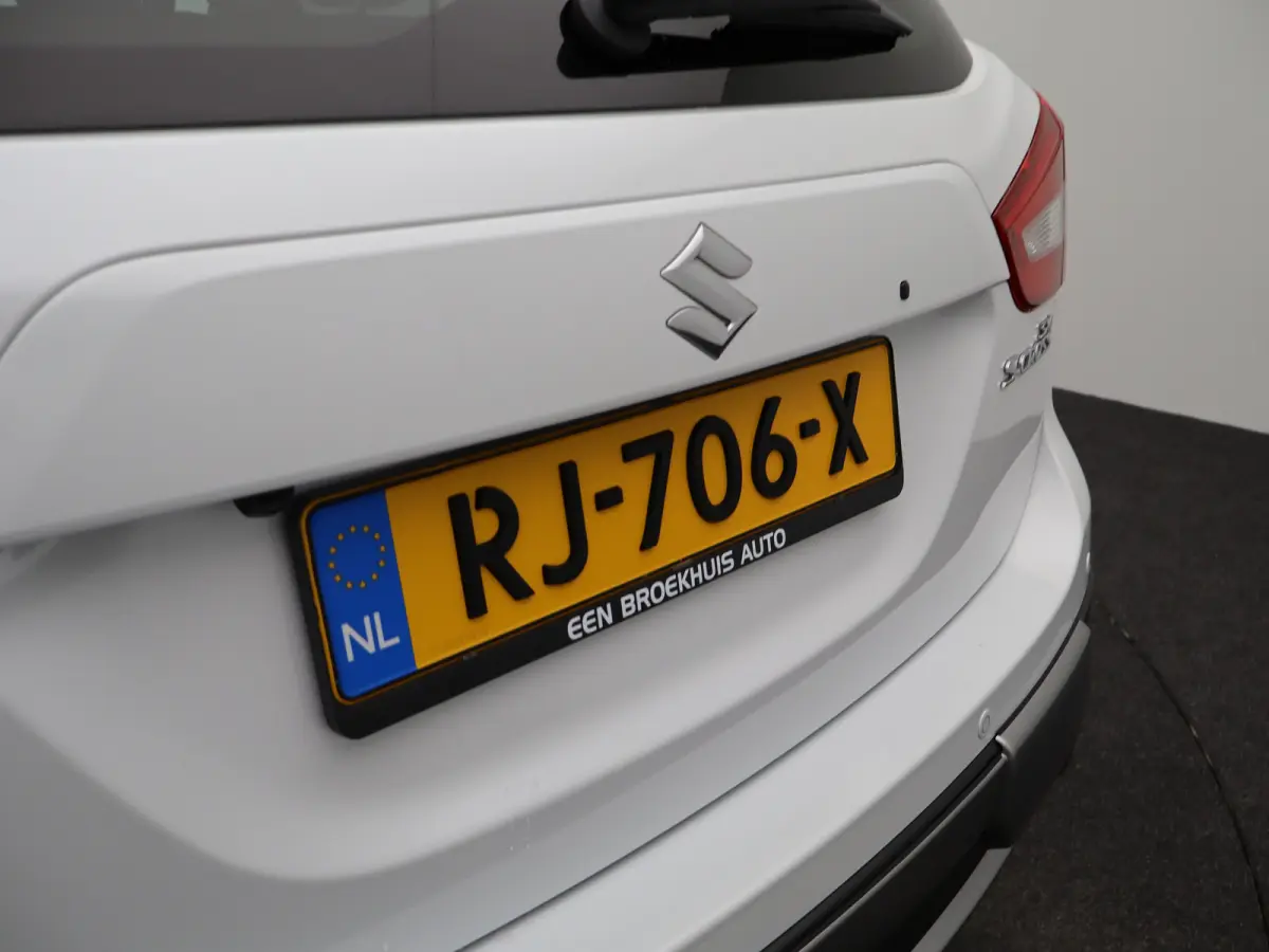 1.4 Boosterjet High Executive Stoelverwarming | Apple Carplay/Android Auto | Adaptieve Cruise Control | Navigatie | Camera | Parkeensenoren Voor en Achter
