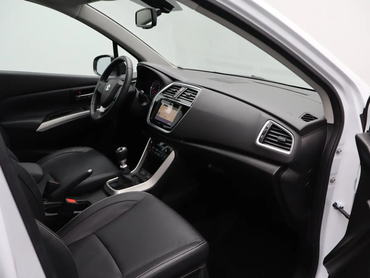 1.4 Boosterjet High Executive Stoelverwarming | Apple Carplay/Android Auto | Adaptieve Cruise Control | Navigatie | Camera | Parkeensenoren Voor en Achter