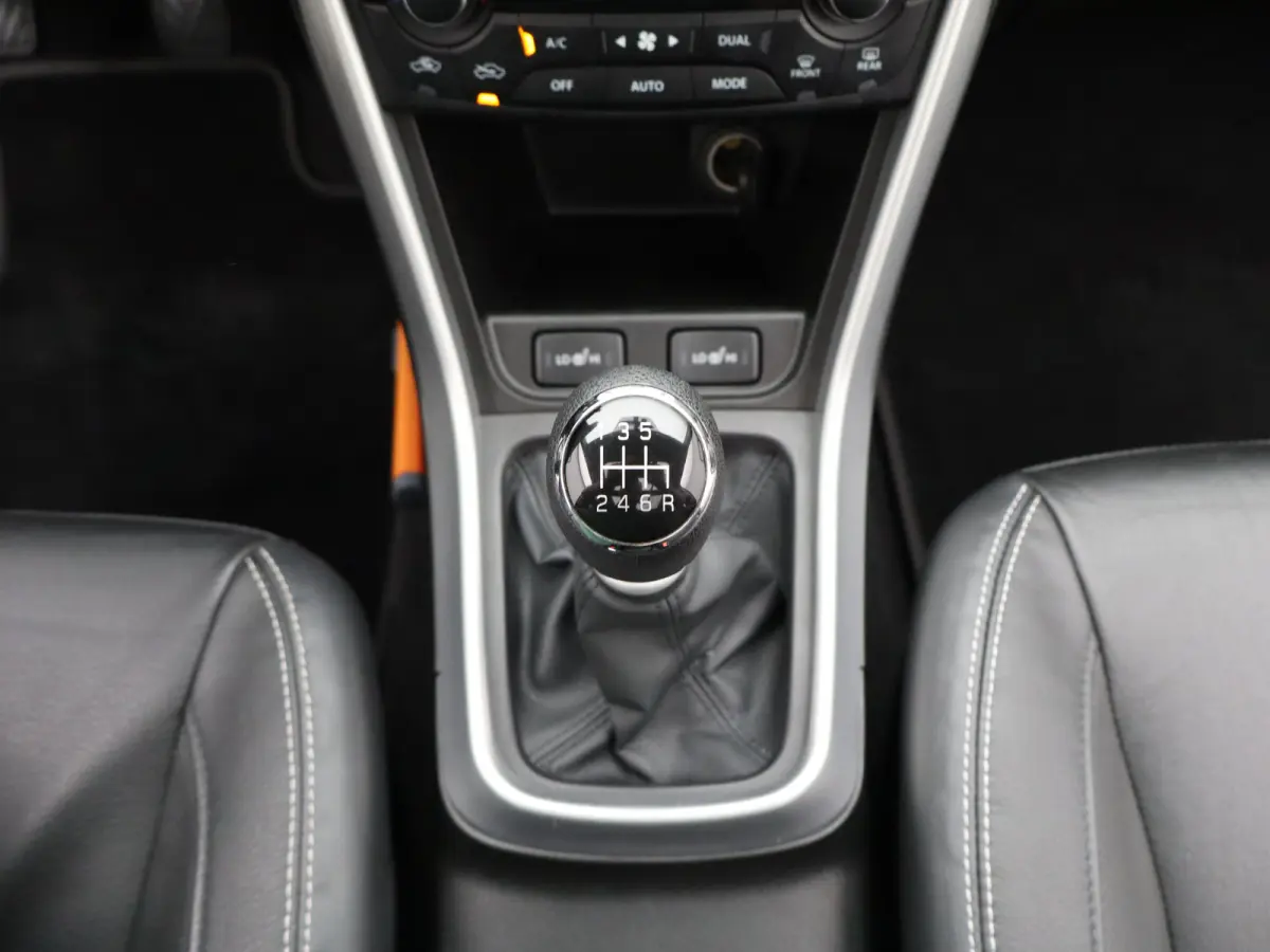 1.4 Boosterjet High Executive Stoelverwarming | Apple Carplay/Android Auto | Adaptieve Cruise Control | Navigatie | Camera | Parkeensenoren Voor en Achter