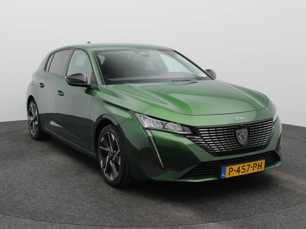 1.2 PureTech Allure Pack Business | Trekhaak | Parkeersensoren | Camera | Navigatie | Adaptieve Cruise Control | 17" Lichtmetalen Velgen | Apple Carplay/Android Auto