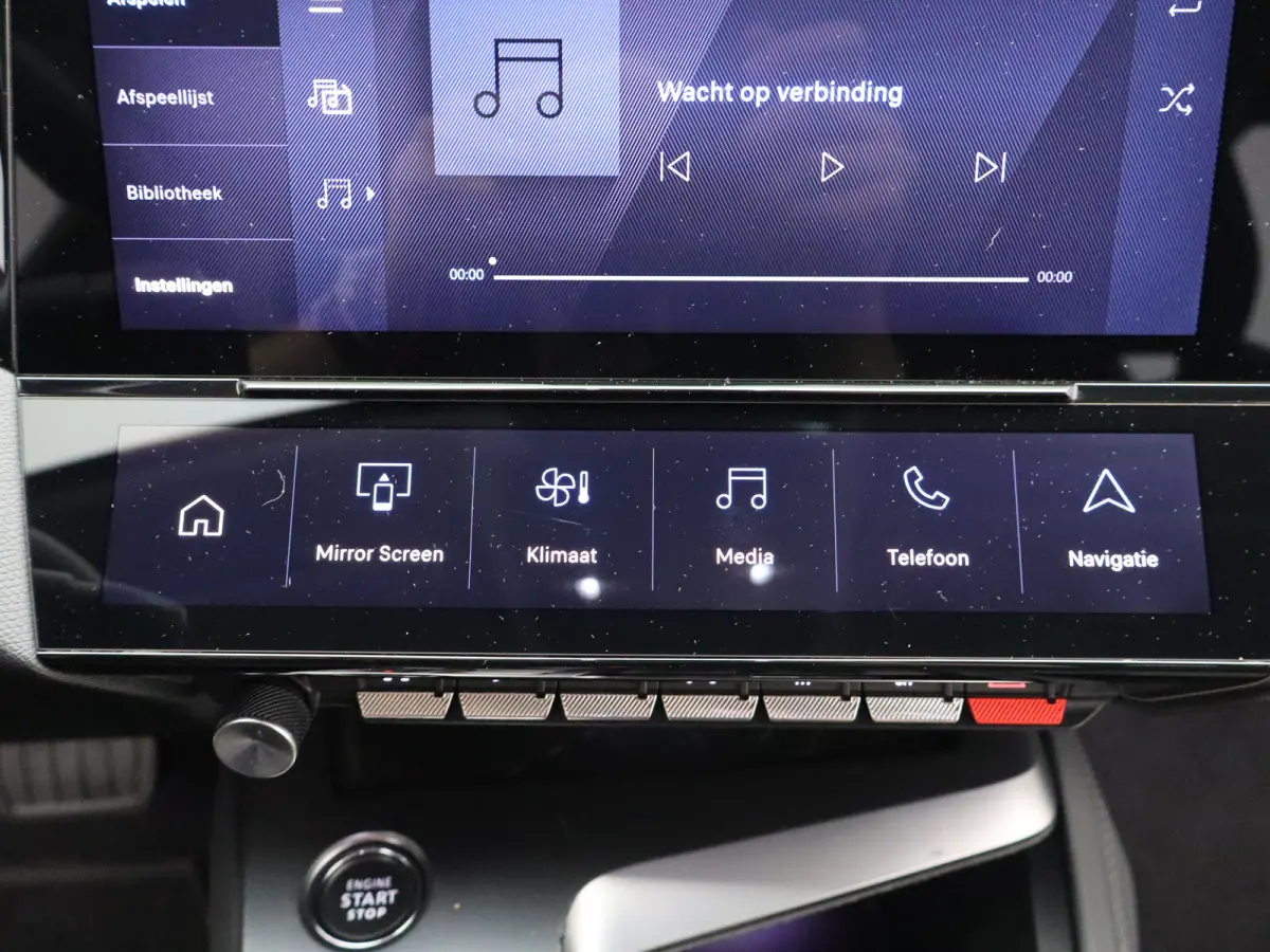1.2 PureTech Allure Pack Business | Trekhaak | Parkeersensoren | Camera | Navigatie | Adaptieve Cruise Control | 17" Lichtmetalen Velgen | Apple Carplay/Android Auto
