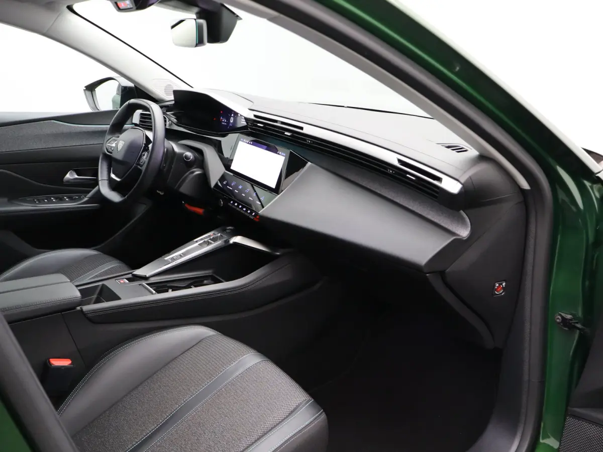 1.2 PureTech Allure Pack Business | Trekhaak | Parkeersensoren | Camera | Navigatie | Adaptieve Cruise Control | 17" Lichtmetalen Velgen | Apple Carplay/Android Auto