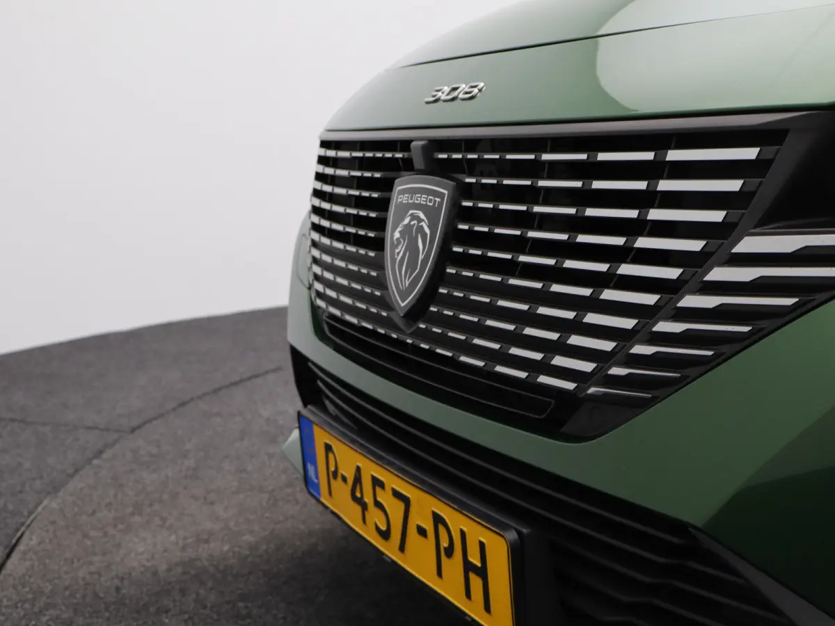1.2 PureTech Allure Pack Business | Trekhaak | Parkeersensoren | Camera | Navigatie | Adaptieve Cruise Control | 17" Lichtmetalen Velgen | Apple Carplay/Android Auto