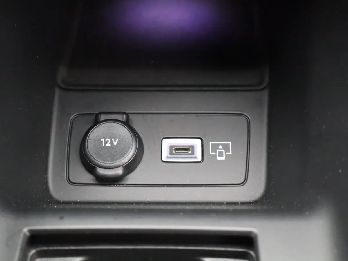 1.2 PureTech Allure Pack Business | Trekhaak | Parkeersensoren | Camera | Navigatie | Adaptieve Cruise Control | 17" Lichtmetalen Velgen | Apple Carplay/Android Auto