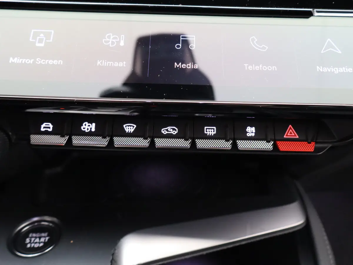 1.2 PureTech Allure Pack Business | Trekhaak | Parkeersensoren | Camera | Navigatie | Adaptieve Cruise Control | 17" Lichtmetalen Velgen | Apple Carplay/Android Auto