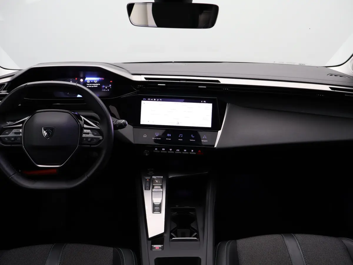 1.2 PureTech Allure Pack Business | Trekhaak | Parkeersensoren | Camera | Navigatie | Adaptieve Cruise Control | 17" Lichtmetalen Velgen | Apple Carplay/Android Auto