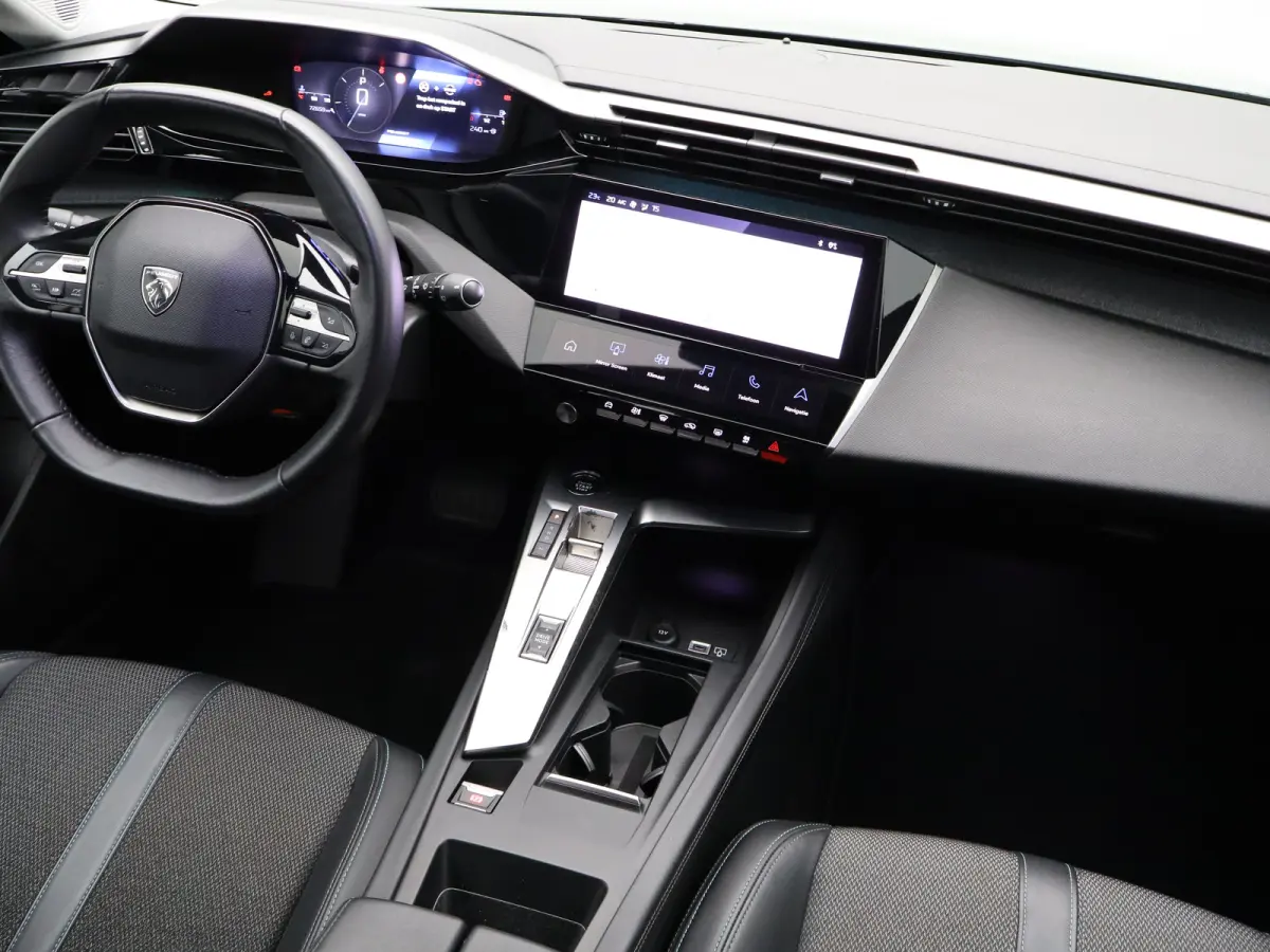 1.2 PureTech Allure Pack Business | Trekhaak | Parkeersensoren | Camera | Navigatie | Adaptieve Cruise Control | 17" Lichtmetalen Velgen | Apple Carplay/Android Auto