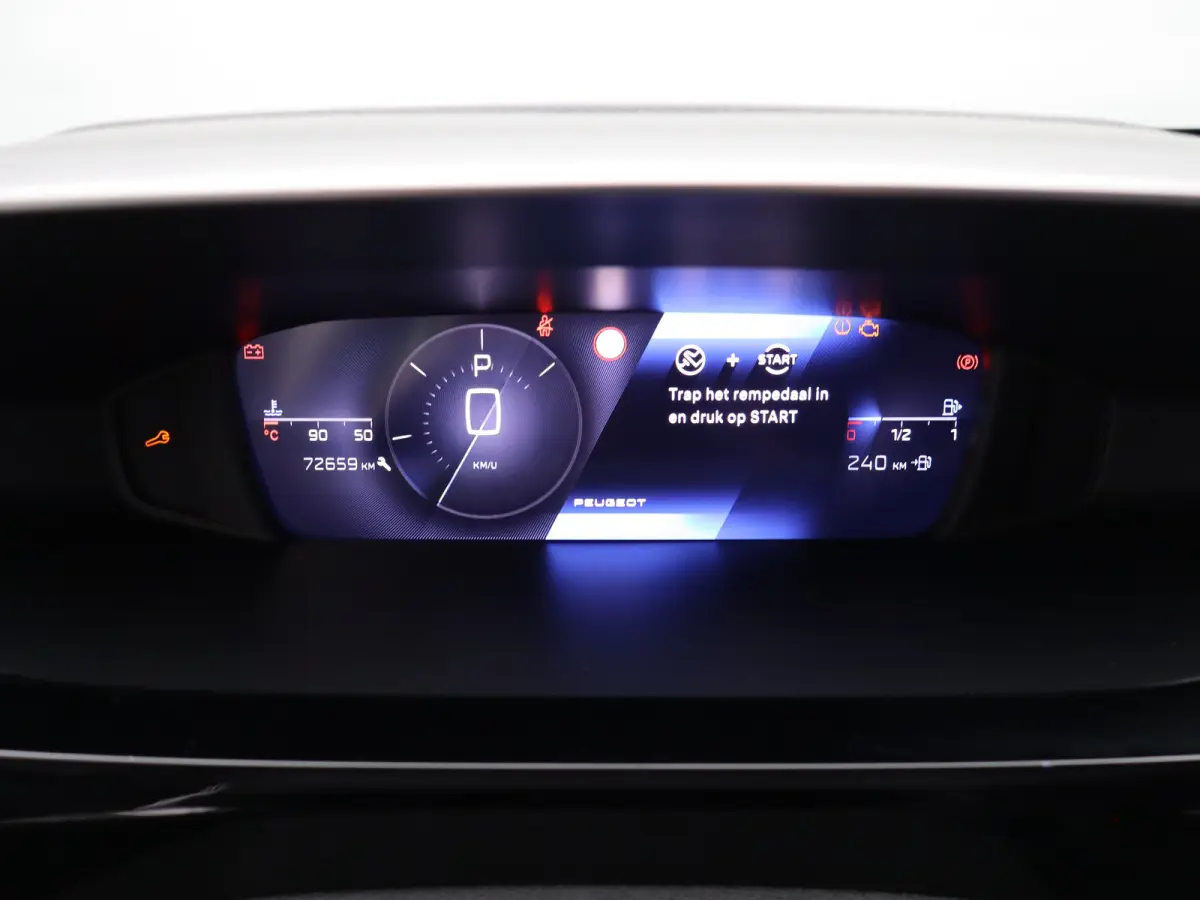 1.2 PureTech Allure Pack Business | Trekhaak | Parkeersensoren | Camera | Navigatie | Adaptieve Cruise Control | 17" Lichtmetalen Velgen | Apple Carplay/Android Auto