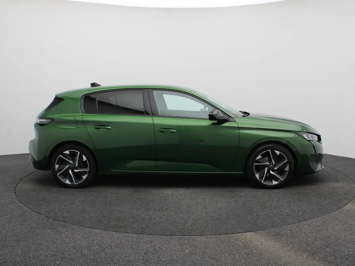 1.2 PureTech Allure Pack Business | Trekhaak | Parkeersensoren | Camera | Navigatie | Adaptieve Cruise Control | 17" Lichtmetalen Velgen | Apple Carplay/Android Auto
