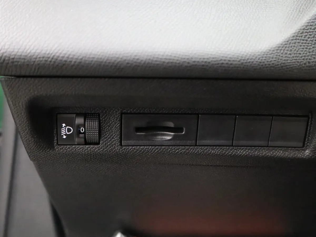 1.2 PureTech Allure Pack Business | Trekhaak | Parkeersensoren | Camera | Navigatie | Adaptieve Cruise Control | 17" Lichtmetalen Velgen | Apple Carplay/Android Auto