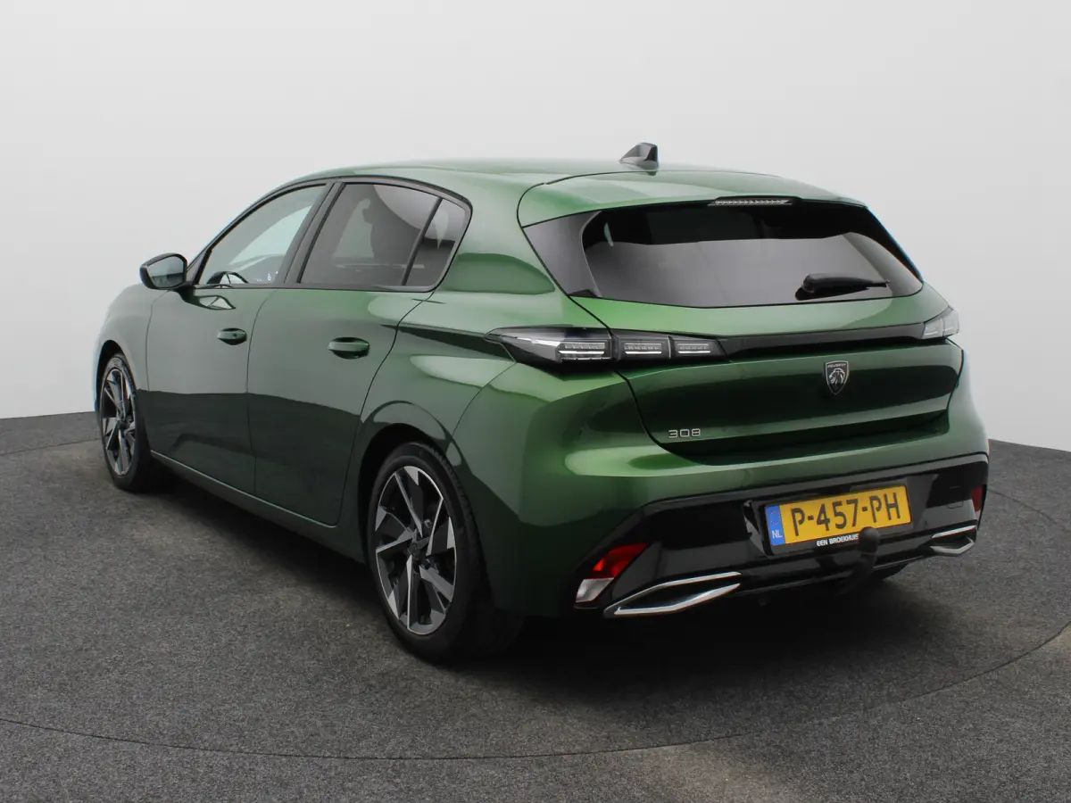 1.2 PureTech Allure Pack Business | Trekhaak | Parkeersensoren | Camera | Navigatie | Adaptieve Cruise Control | 17" Lichtmetalen Velgen | Apple Carplay/Android Auto