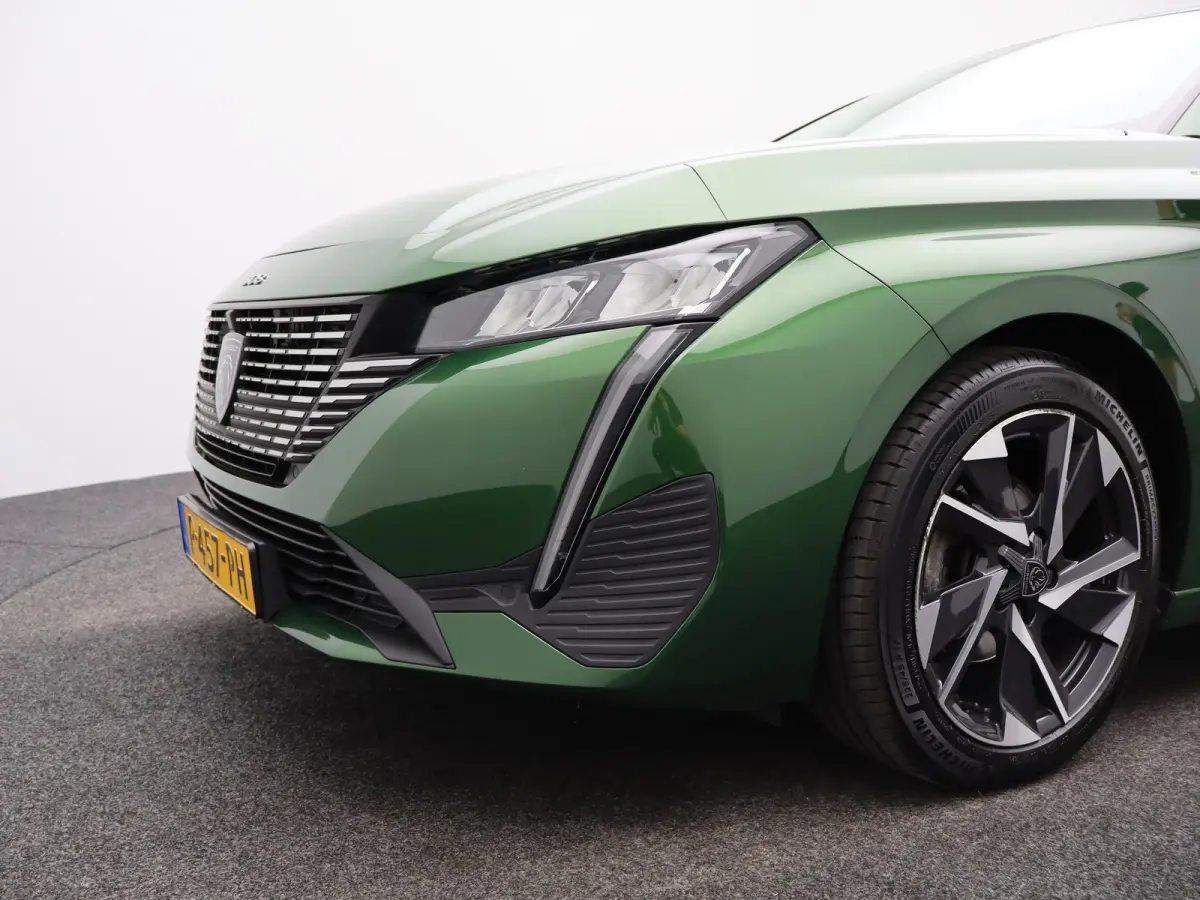 1.2 PureTech Allure Pack Business | Trekhaak | Parkeersensoren | Camera | Navigatie | Adaptieve Cruise Control | 17" Lichtmetalen Velgen | Apple Carplay/Android Auto