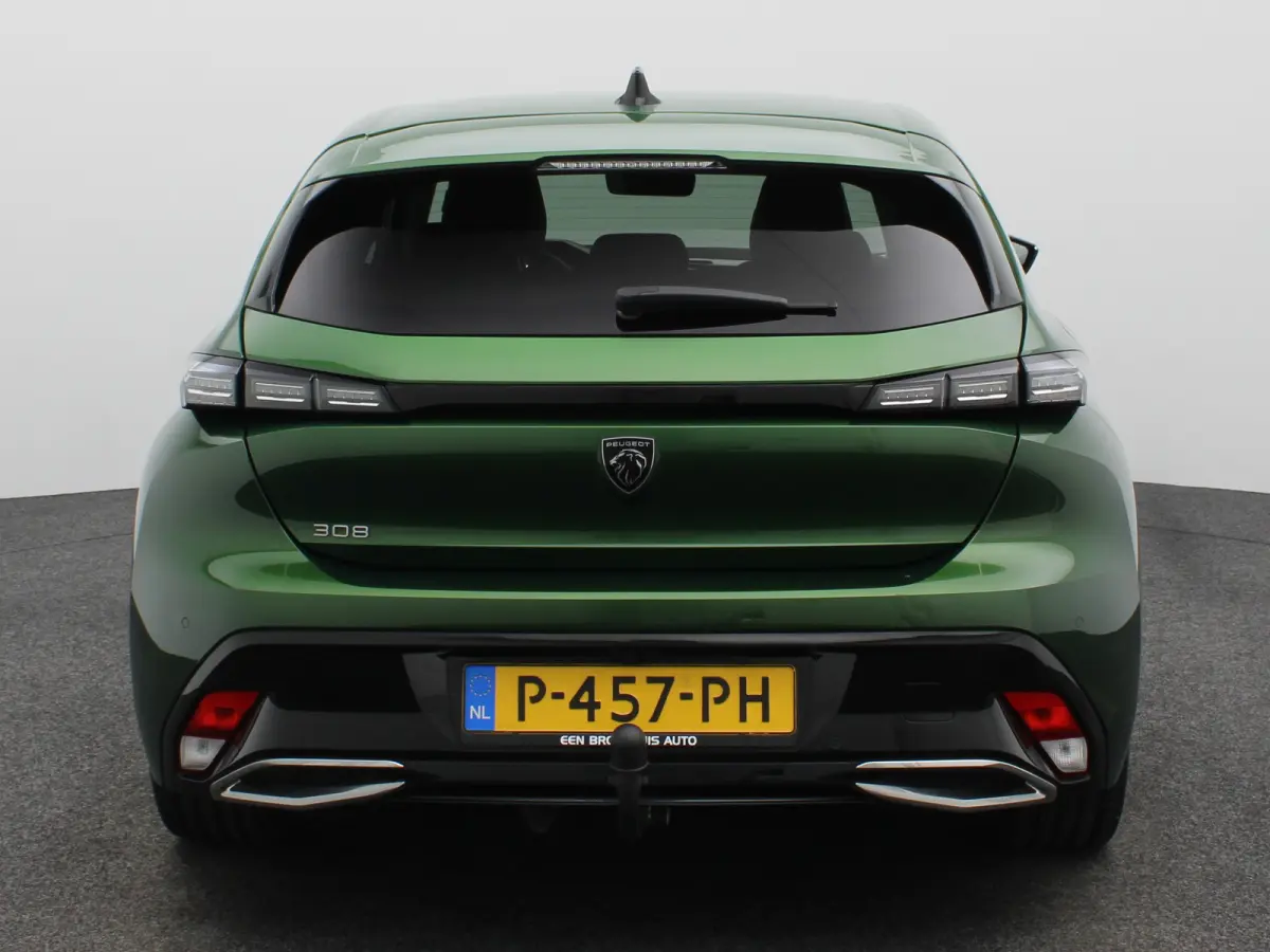 1.2 PureTech Allure Pack Business | Trekhaak | Parkeersensoren | Camera | Navigatie | Adaptieve Cruise Control | 17" Lichtmetalen Velgen | Apple Carplay/Android Auto