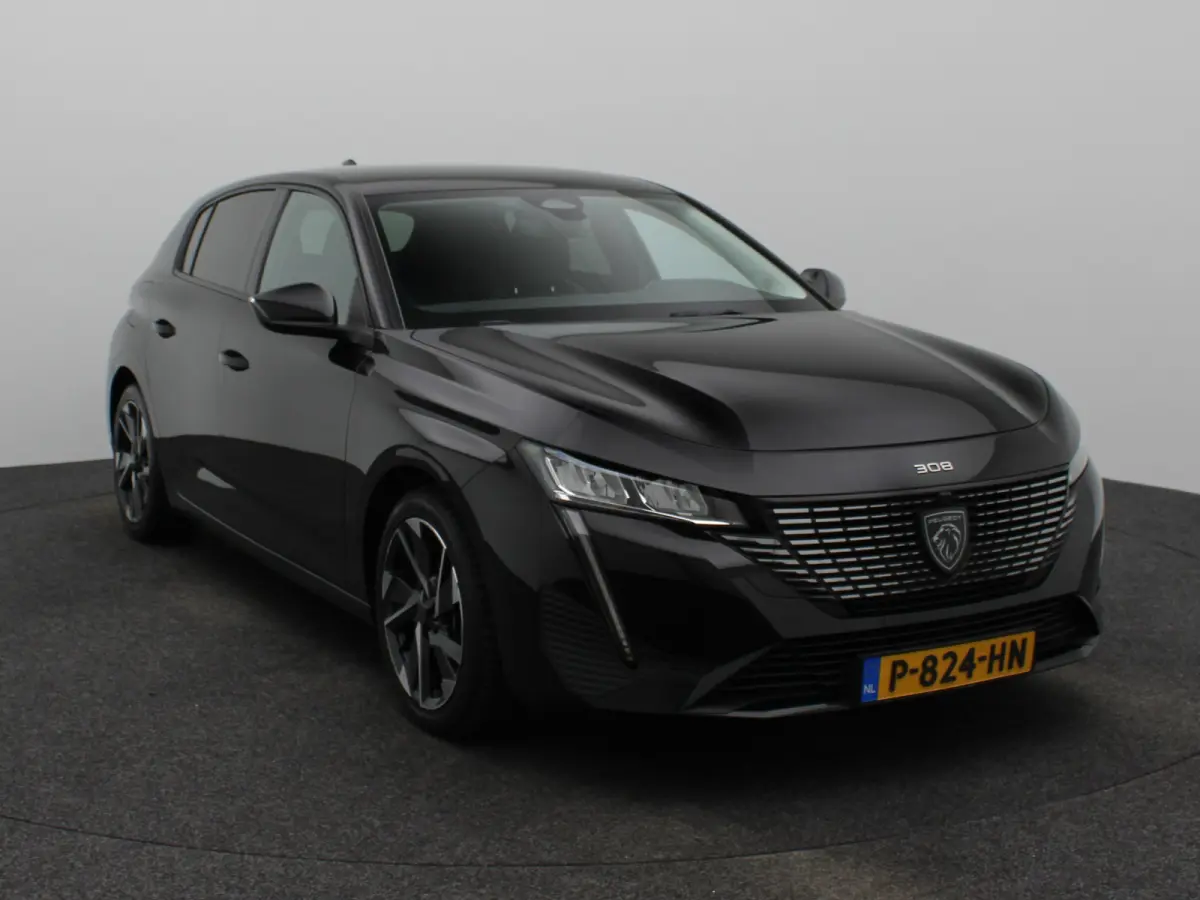 1.2 PureTech Allure Pack Business Parkeersenoren Voor en Achter | Dodehoekbewaking | Cruise Control Adaptief | Navigatie | Camera | Climate Control | 17" Lichtmetalen Velgen
