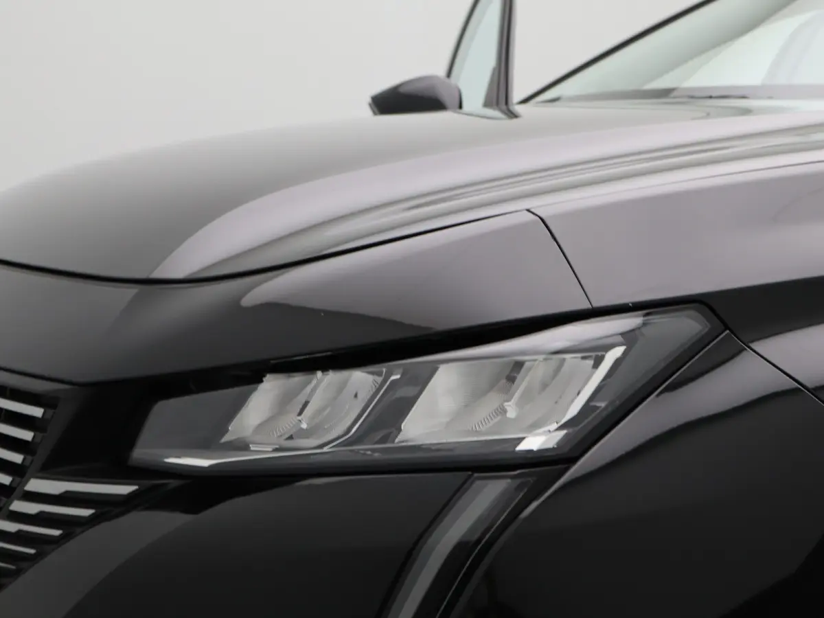 1.2 PureTech Allure Pack Business Parkeersenoren Voor en Achter | Dodehoekbewaking | Cruise Control Adaptief | Navigatie | Camera | Climate Control | 17" Lichtmetalen Velgen