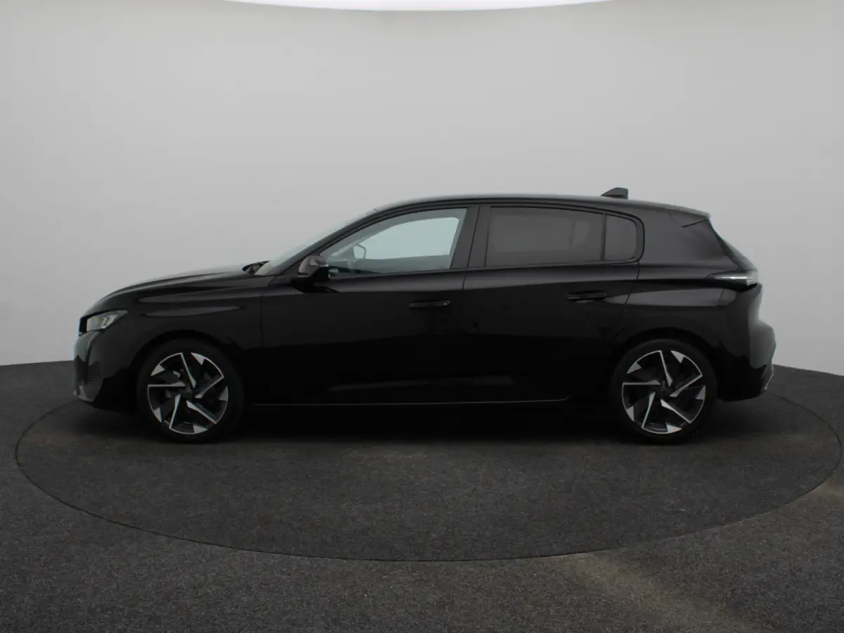 1.2 PureTech Allure Pack Business Parkeersenoren Voor en Achter | Dodehoekbewaking | Cruise Control Adaptief | Navigatie | Camera | Climate Control | 17" Lichtmetalen Velgen