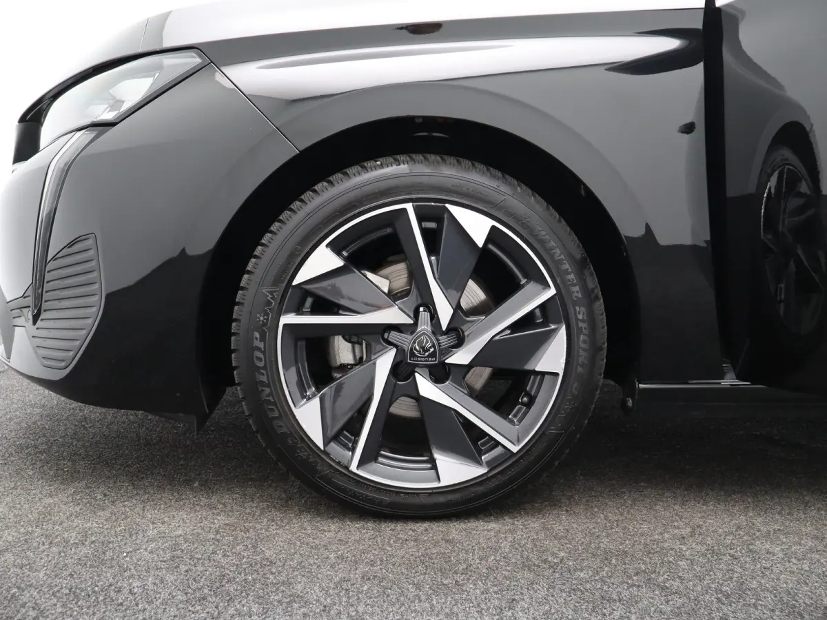 1.2 PureTech Allure Pack Business Parkeersenoren Voor en Achter | Dodehoekbewaking | Cruise Control Adaptief | Navigatie | Camera | Climate Control | 17" Lichtmetalen Velgen