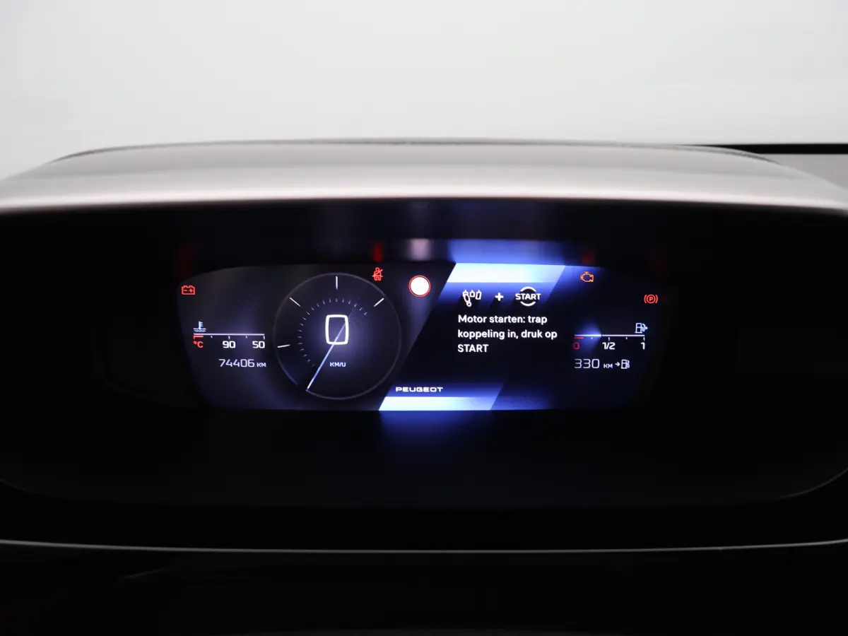 1.2 PureTech Allure Pack Business Parkeersenoren Voor en Achter | Dodehoekbewaking | Cruise Control Adaptief | Navigatie | Camera | Climate Control | 17" Lichtmetalen Velgen