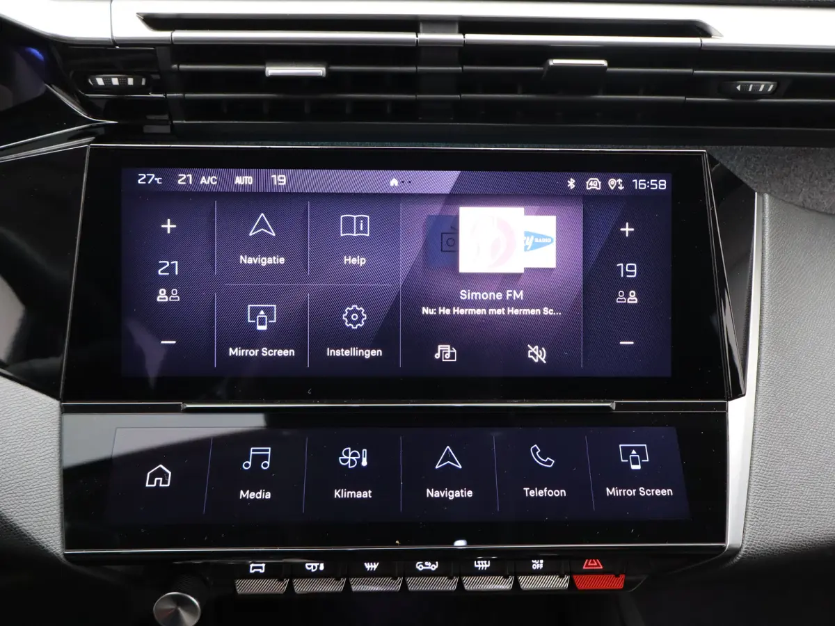 1.2 PureTech Allure Pack Business Parkeersenoren Voor en Achter | Dodehoekbewaking | Cruise Control Adaptief | Navigatie | Camera | Climate Control | 17" Lichtmetalen Velgen
