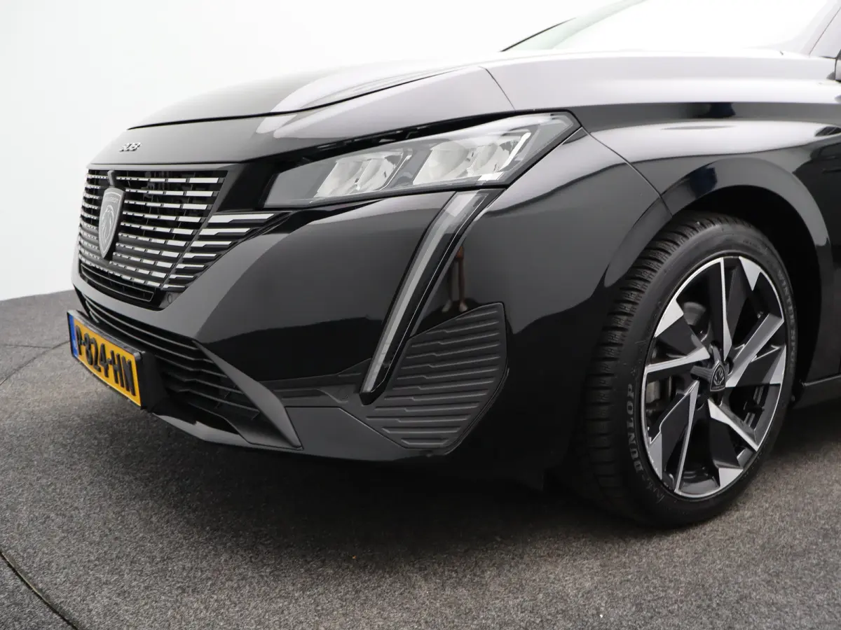 1.2 PureTech Allure Pack Business Parkeersenoren Voor en Achter | Dodehoekbewaking | Cruise Control Adaptief | Navigatie | Camera | Climate Control | 17" Lichtmetalen Velgen