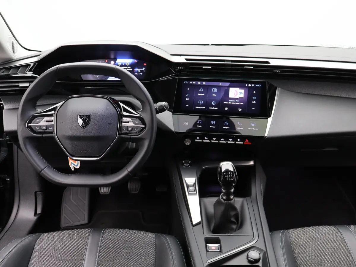 1.2 PureTech Allure Pack Business Parkeersenoren Voor en Achter | Dodehoekbewaking | Cruise Control Adaptief | Navigatie | Camera | Climate Control | 17" Lichtmetalen Velgen