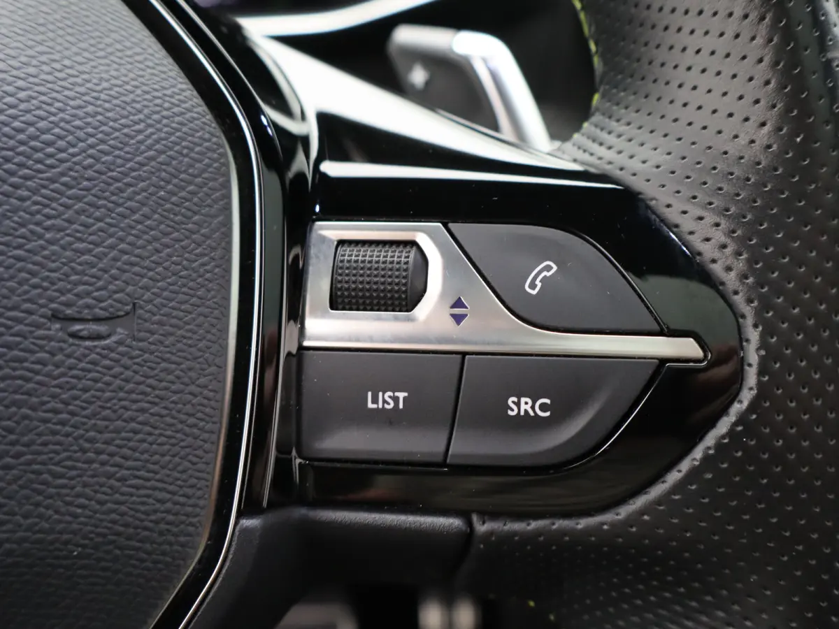 1.2 PureTech GT Pack | Automaat | Carplay | Camera | Pano dak | Alcantara | Keyless | PDC V+A | Navi |