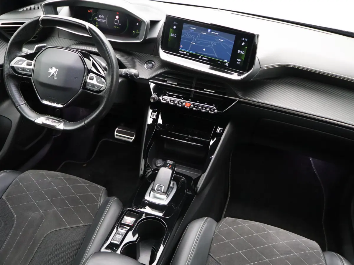 1.2 PureTech GT Pack | Automaat | Carplay | Camera | Pano dak | Alcantara | Keyless | PDC V+A | Navi |
