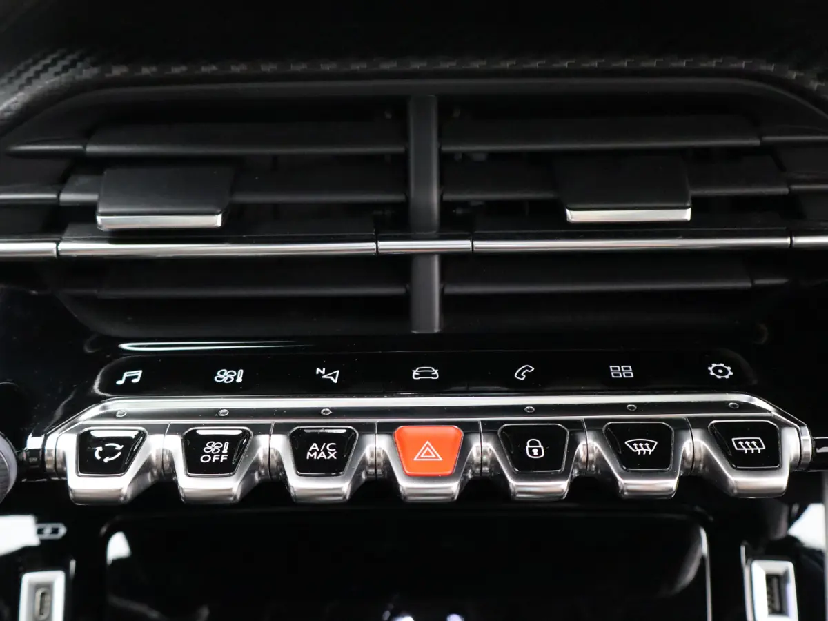 1.2 PureTech GT Pack | Automaat | Carplay | Camera | Pano dak | Alcantara | Keyless | PDC V+A | Navi |
