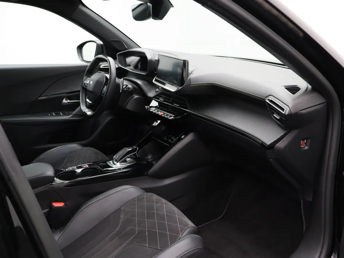 1.2 PureTech GT Pack | Automaat | Carplay | Camera | Pano dak | Alcantara | Keyless | PDC V+A | Navi |
