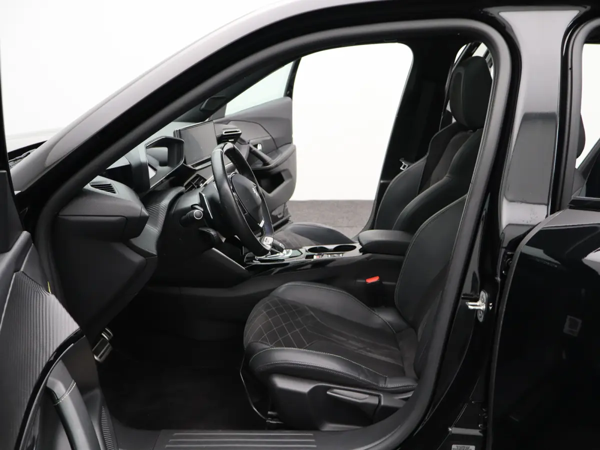 1.2 PureTech GT Pack | Automaat | Carplay | Camera | Pano dak | Alcantara | Keyless | PDC V+A | Navi |